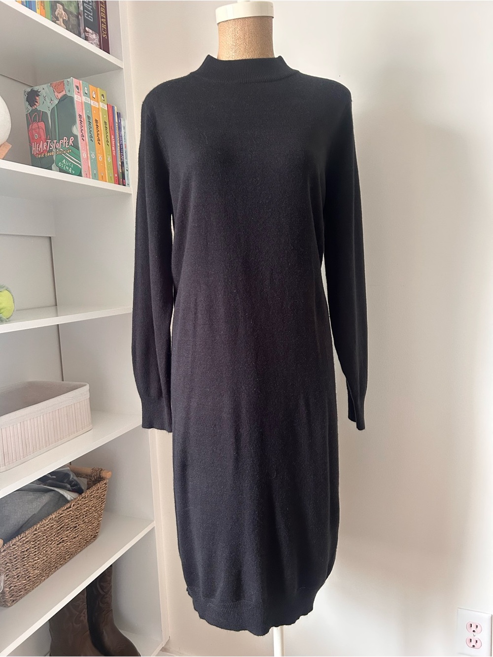 Women's Black Long-Sleeve Knit Midi Dress